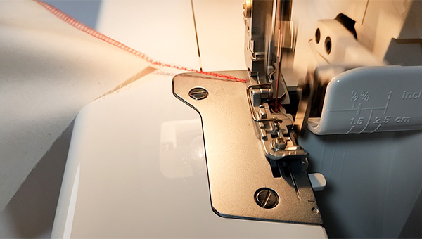 縫い始めと縫い終わりに空環を作る