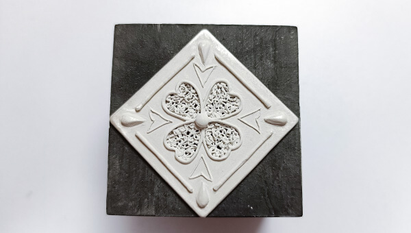 ブローチ金具を使用する