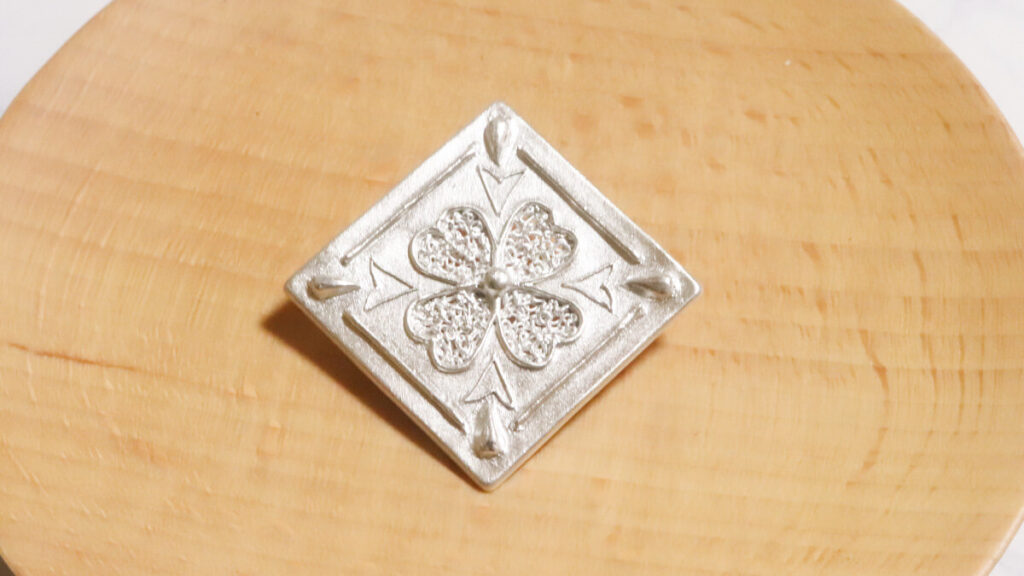 審査課題③ブローチ