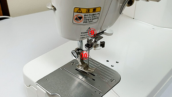 糸案内に糸をかける③