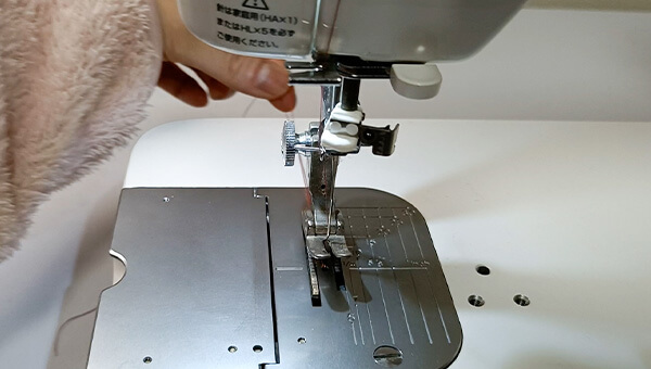 上・下糸を10cm出す