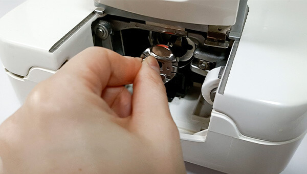 下糸(ボビン)のセット方法