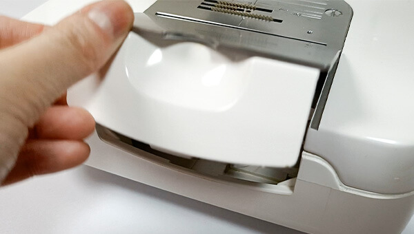 すべり板を閉じる