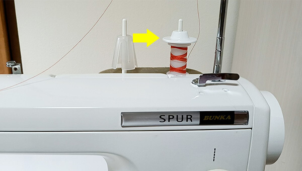 上糸案内棒に糸をかける①