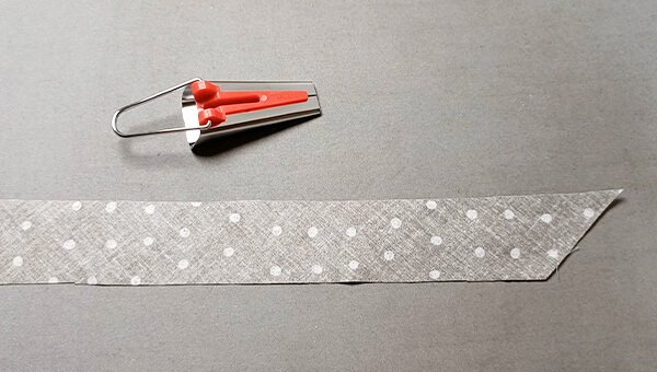 指定の幅に布をカットする