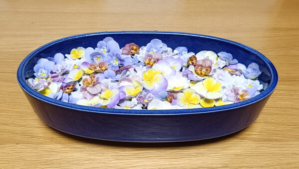 花を浮かべる
